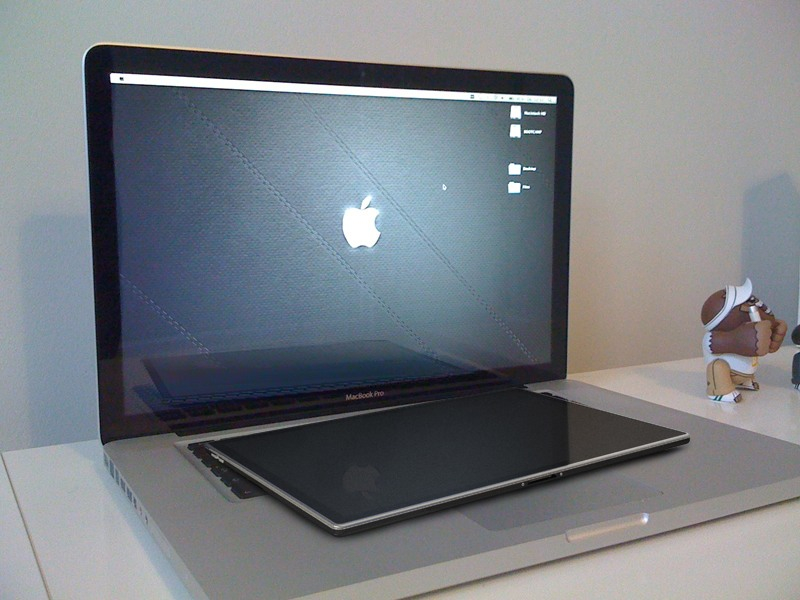 Illustration for article titled The Most Realistic 'Leaked' Apple Tablet Shots Yet